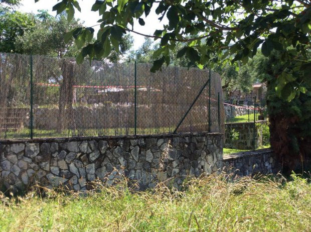 Fetita din Romania gasita moarta in piscina unui hotel abandonat din Italia. Ce suspecteaza anchetatorii