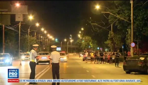 Dezastrul provocat de un sofer grabit din Capitala: a distrus 5 masini parcate, a doborat un stalp si un copac