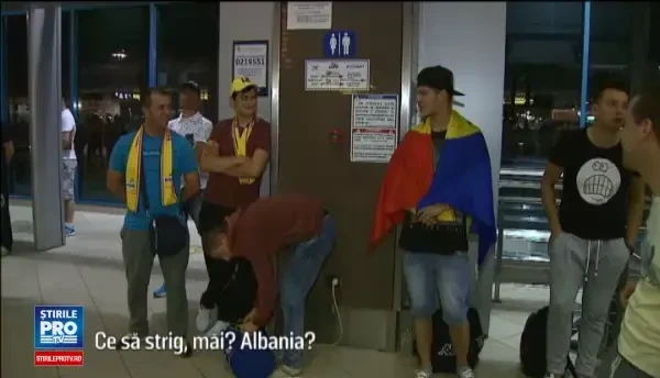 Nationala Romaniei asteptata pe aeroport de fani dezamagiti: Bravo, Chiriches! V-ati dat sufletul! Gestul lui Iordanescu