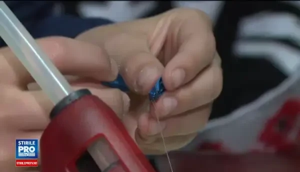 La 14 ani, si-a petrecut jumatate din viata furand. Povestea fratilor din Iasi care spun cu tarie ca isi urasc mama