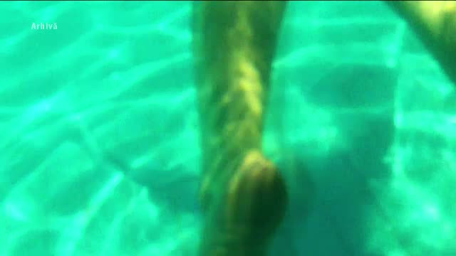 Una dintre fetele care au fost la un pas sa se inece intr-un strand intr-un Capitala a murit, miercuri dimineata, la spital