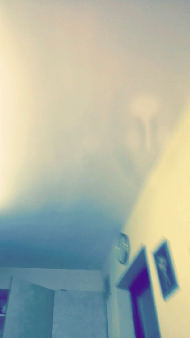 Au facut din greseala o fotografie in propria casa. Cand au vazut ce apare pe imagine au incremenit