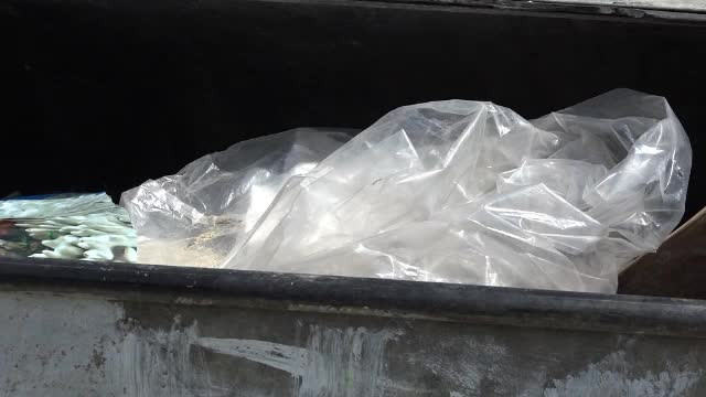 Caz infiorator la Targu Mures: si-a aruncat bebelusul nascut perfect sanatos la gunoi