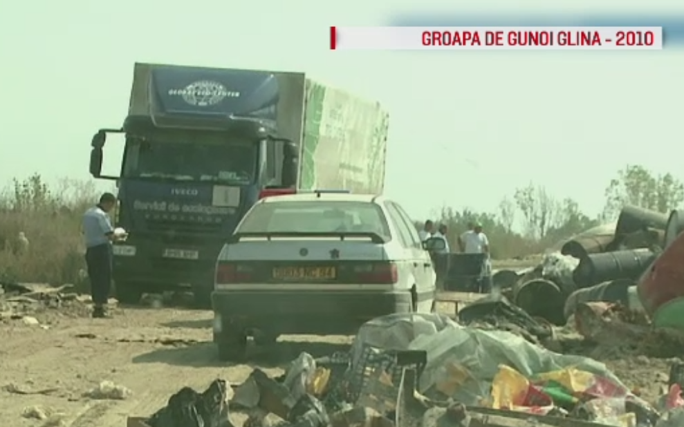 Firma acuzata ca in 2010 a depozitat la groapa de gunoi Glina 2 tone de deseuri periculoase, trimisa in judecata