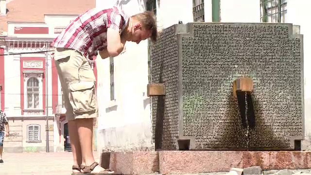 Cea mai calda noapte din istoria masuratorilor meteo. Din cauza caniculei pana si liniile de otel ale tramvaiului s-au curbat