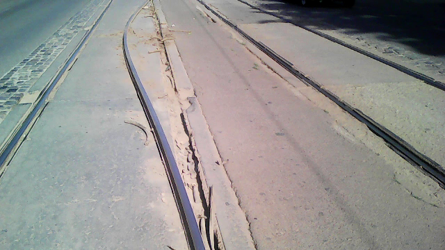 A fost atat de cald incat s-au curbat sinele de tramvai. Scenele uluitoare surprinse in Romania