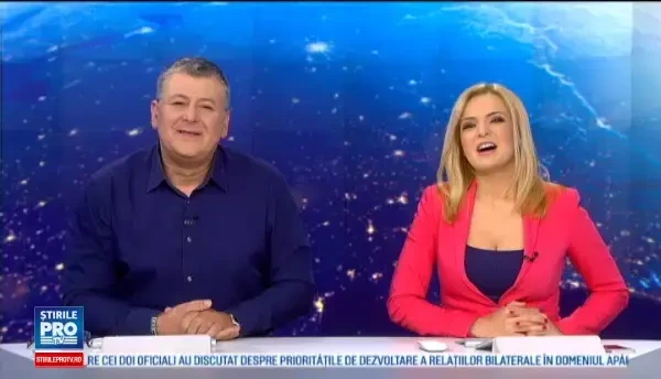 Angajatii unei banci batuti cu batul si rasi in cap din cauza performantelor slabe. Imaginile revoltatoare au ajuns online