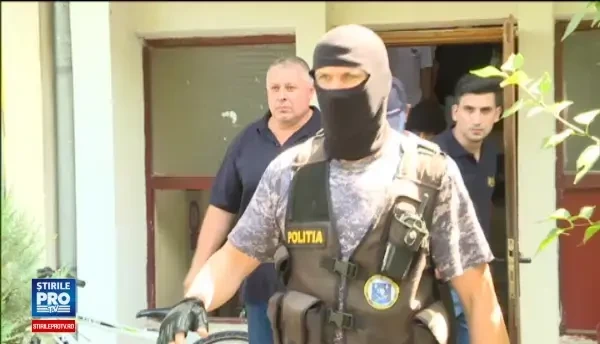 Barbatul anchetat pentru asasinat comis in 1998 ar fi actionat la comanda mafiei italiene. Ce au povestit, ingroziti, vecinii