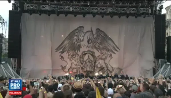 Concertul Queen si Adam Lambert a strans mii de fani in Piata Constitutiei. Omagiul emotionant adus lui Freddie Mercury