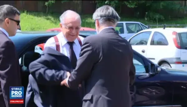 Fostul ministru al Apararii Victor Stanculescu a fost incinerat miercuri. Ion Iliescu a participat la ceremonie