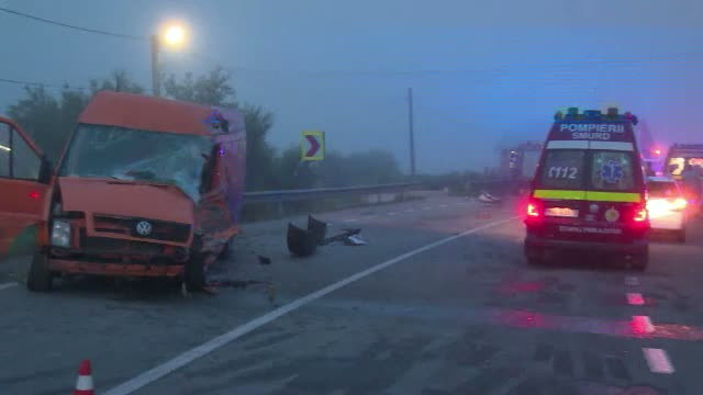 Accident grav in Bistrita-Nasaud, dupa ce soferul unui microbuz ar fi adormit la volan. A fost activat planul rosu