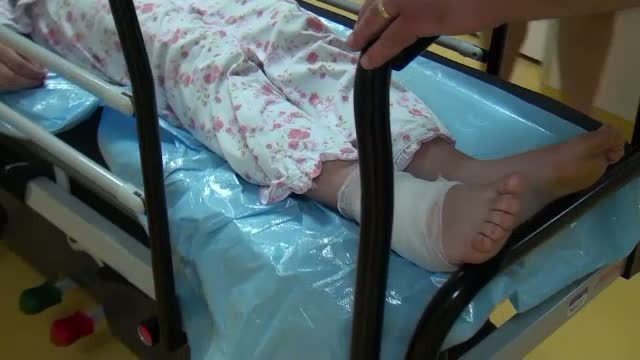 Copila de 15 ani din Vatra Dornei, muscata de o vipera in timp ce iesise cu mama la plimbare. Avertismentul medicilor