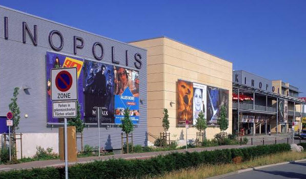 Atac armat intr-un cinematograf din Germania. Suspectul avea asupra lui o grenada si o vesta cu explozibil. VIDEO