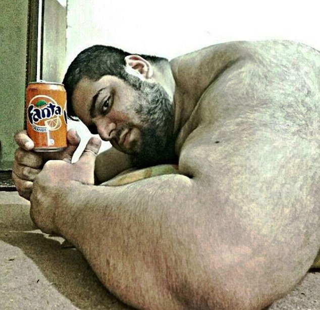 Incredibilul Hulk exista cu adevarat. Un iranian de 150 de kilograme socheaza cu fizicul sau