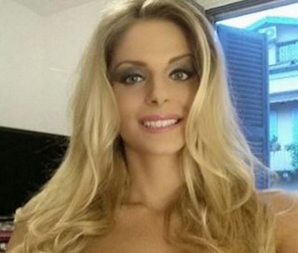 De acum tinem cu Italia la EURO :) Cum arata fata care a promis ca se dezbraca daca Buffon si Bonucci castiga trofeul | FOTO