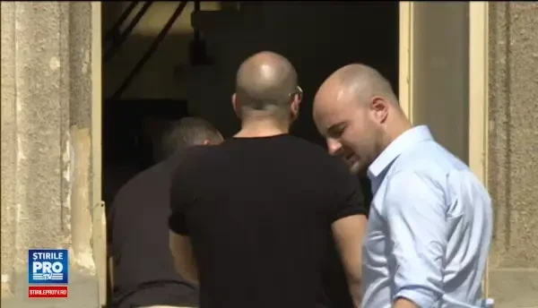 Aventura unor francezi incheiata la Politie. Au furat un taxi si au facut accident, dupa ce au aut prea mult in Centrul Vechi