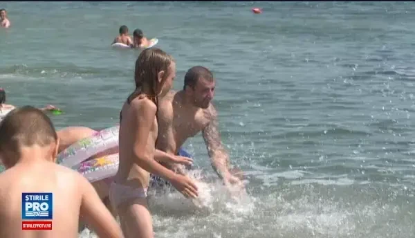 Copiii necajiti dintr-un sat din Iasi au ajuns pentru prima data pe litoral: Pana acum, am vazut marea doar in poze