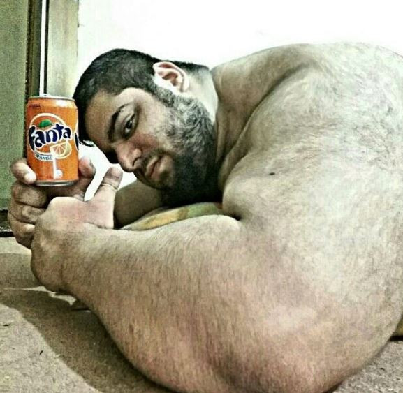 "Incredibilul Hulk". Iranianul care ridica greutati de 175 de kg si impresioneaza cu fizicul sau. FOTO