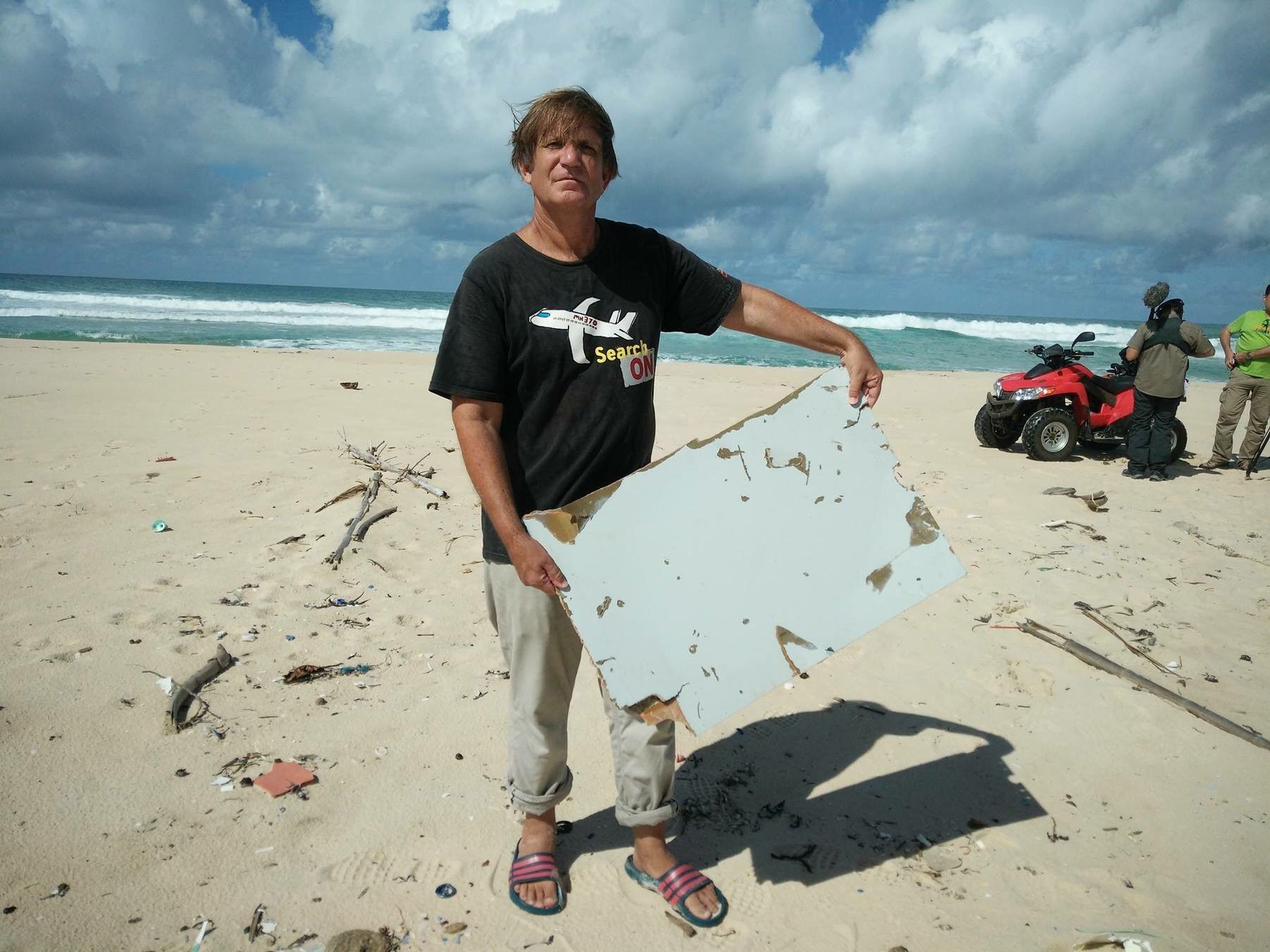 Un fragment de aripa gasit in Mauritius, confirmat oficial ca provenind de la zborul MH370. Misterul ramane nerezolvat