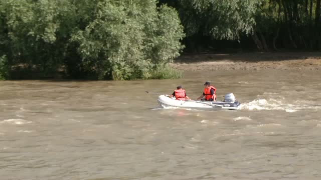 Tanar de 25 de ani, inghitit de apele raului Timis sub privirile iubitei sale. Ce s-a intamplat