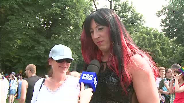 Sute de oameni au participat la Marsul Diversitatii. Lider Noua Dreapta: "Nu vrem sa ne vedem copiii pe mana homosexualilor"