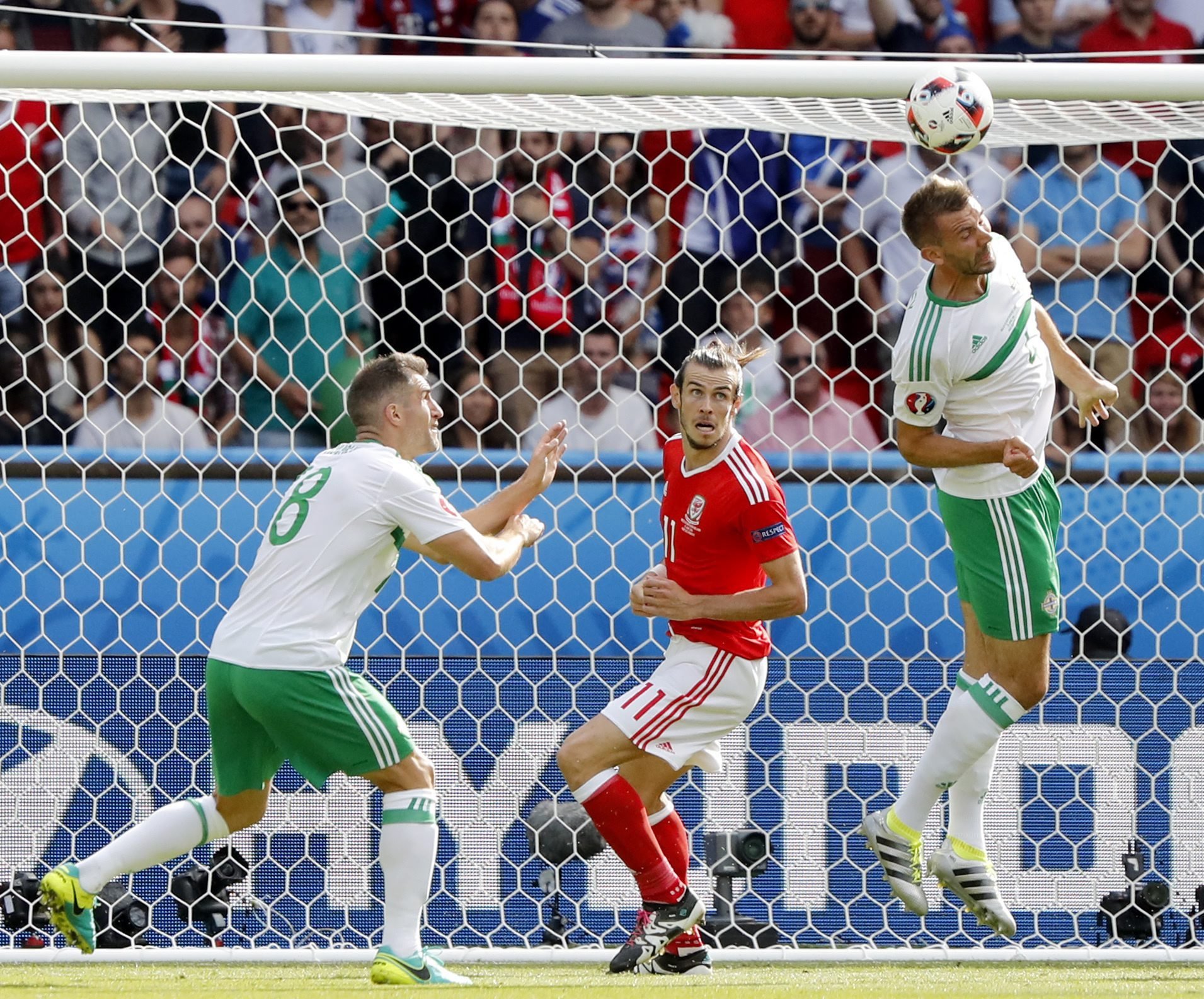 Gareth McAuley - agerpres
