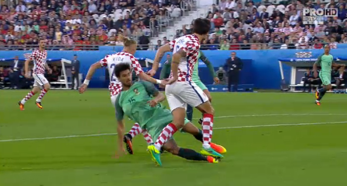 CROATIA - PORTUGALIA, Andre Gomes cade in careu