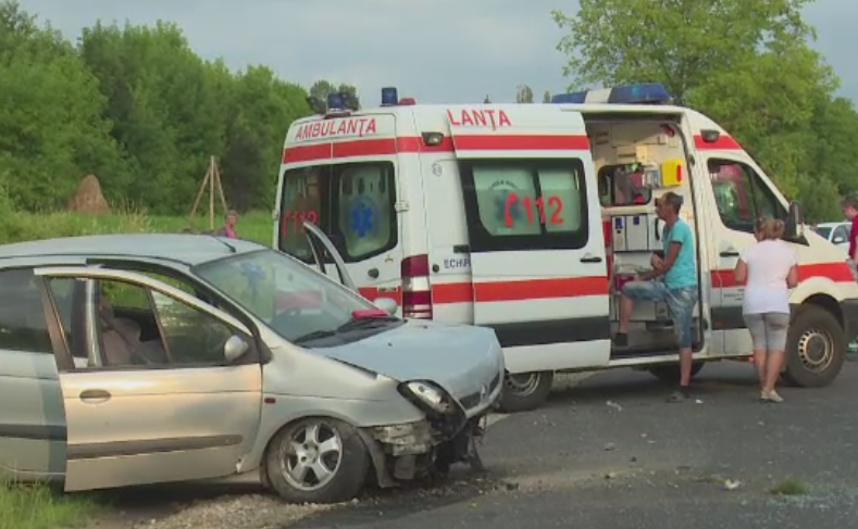 O fetita de 10 ani si un baiat de 17 ani, in stare grava dupa o plimbare cu masina alaturi de o ruda. Cum se scuza soferul