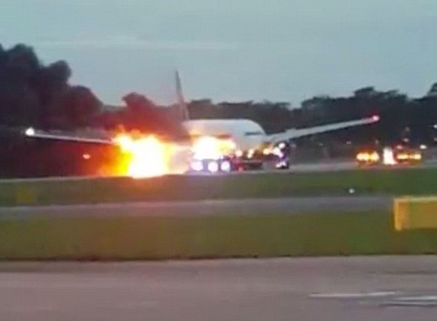 Un avion care zbura spre Milano a luat foc pe pista. La bord se aflau peste 240 de oameni. VIDEO