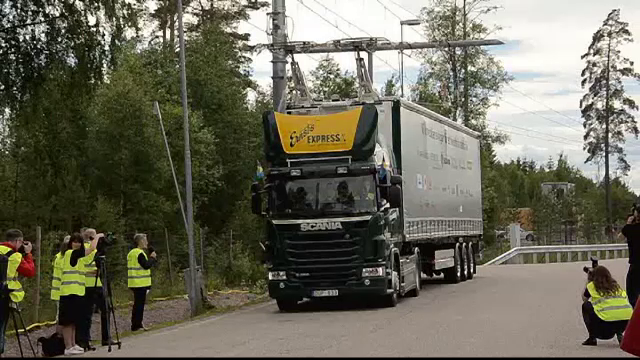 Suedezii testeaza "autostrada electrica" pentru masinile de mare tonaj. Cum functioneaza sistemul care va reduce poluarea