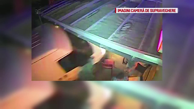 Barbatul care a intrat intentionat cu microbuzul in terasa unei benzinarii avea probleme psihice. Explicatiile tatalui sau