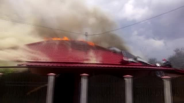 Casa unei familii din Murfatlar a luat foc chiar in timpul unei pomeni. Din ce cauza au izbucnit flacarile