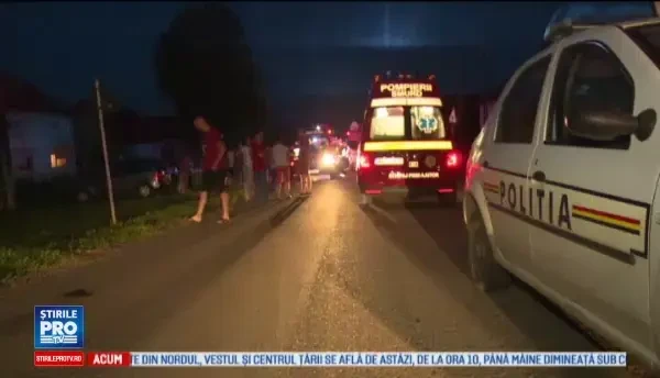 Clipe de groaza pentru 5 tineri din Bistrita-Nasaud. Ce au facut 2 dintre ei dupa ce au intrat cu masina intr-un cap de pod