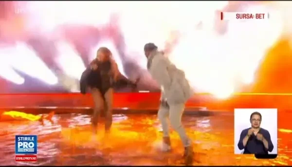Show senzational facut de Beyonce la gala premiilor BET. Omagiile emotionante aduse lui Prince