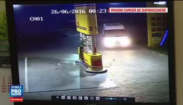 Barbatul care a intrat intentionat cu microbuzul in terasa unei benzinarii avea probleme psihice. Explicatiile tatalui sau