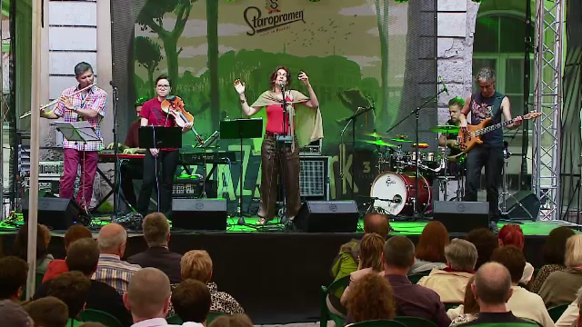 "Jazz in The Park" a inceput la Cluj. Benny Rietveld, basistul lui Carlos Santana, a cantat in debutul festivalului