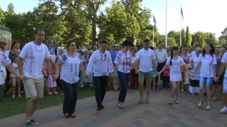 Hora record in Galati. Pentru ce au dansat oamenii