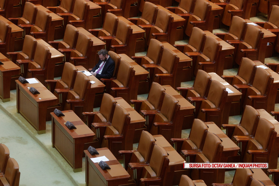 Senatorii si-au luat vacanta mai devreme si au vrut sa ascunda chiulul. "Sper sa reusesc sa plec in croaziera"