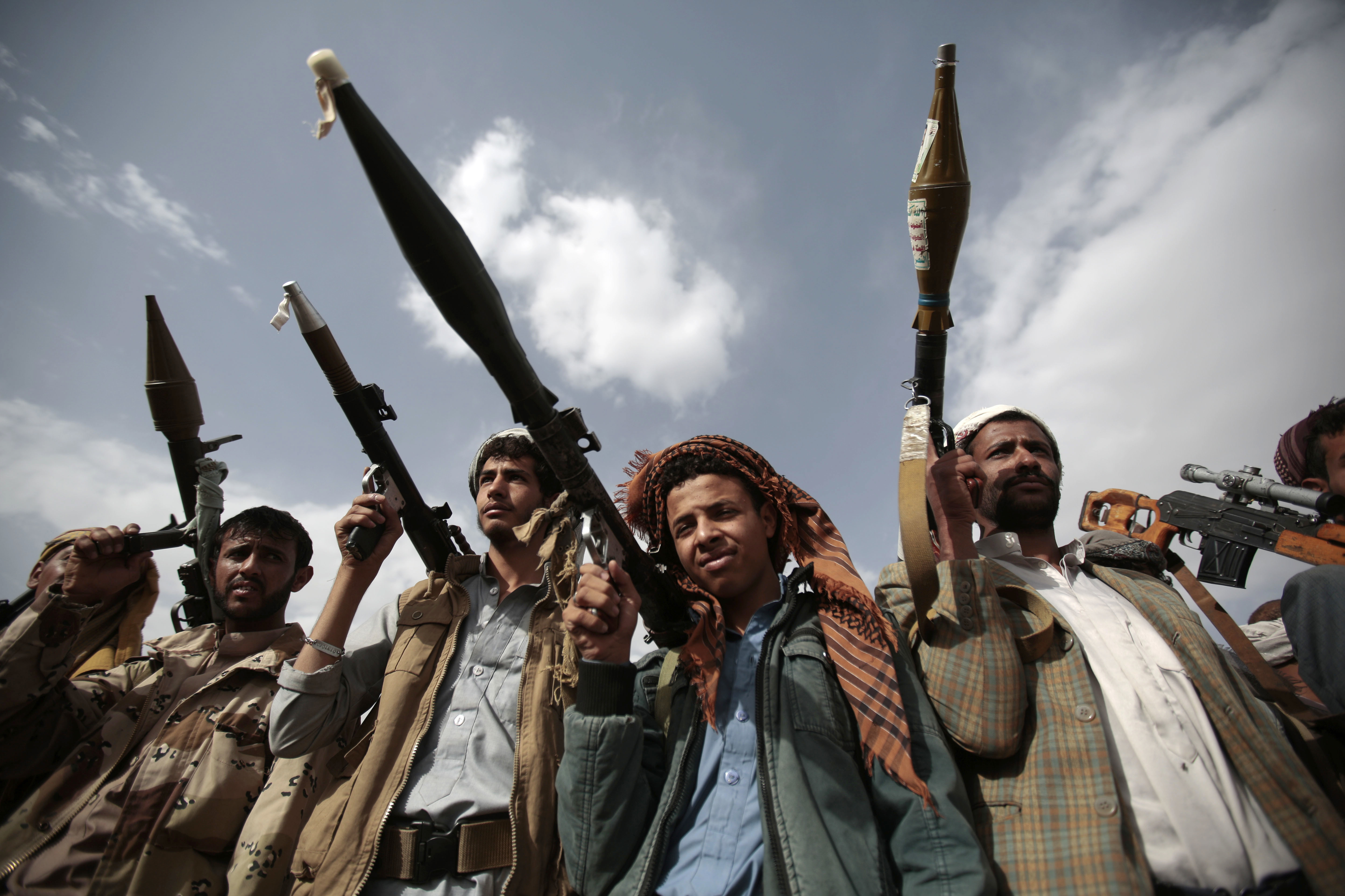 42 de oameni au murit intr-o serie de atentate sinucigase, in Yemen. Atacurile au fost revendicate de Statul Islamic