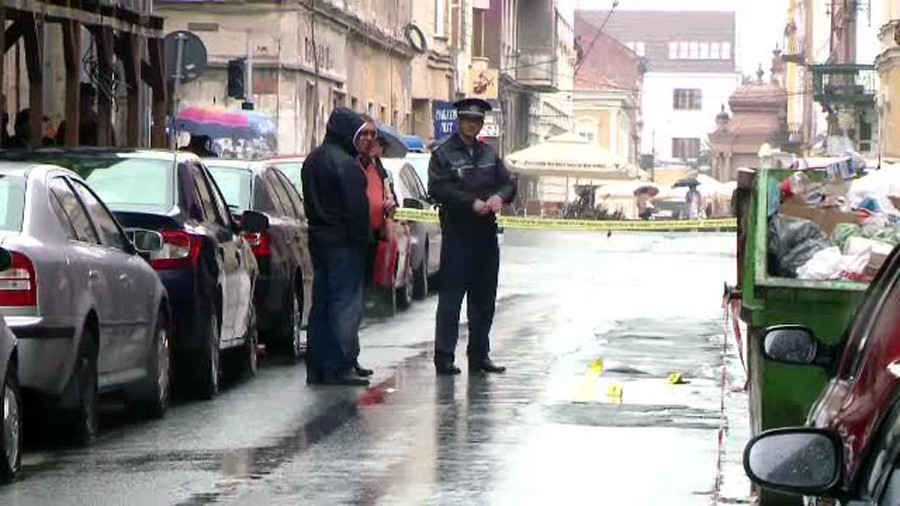 Interlopii au ajuns sa se razboiasca chiar in centrul Timisoarei. Un barbat a fost injunghiat cand iesea de la Parchet