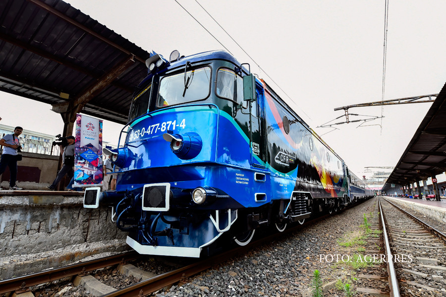 CFR a gasit raspunsul la intarzierile trenurilor: locomotiva pictata. Compania spune ca nu asta e solutia, dar nu ofera alta