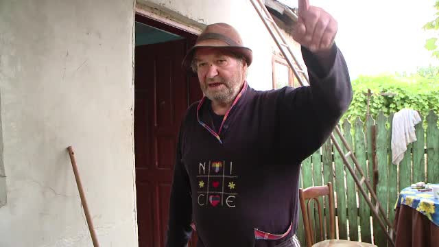 O femeie din Iasi a fost gasita moarta in casa, cu urme de lovituri pe tot corpul. Explicatia sotului: a cazut de pe scaun