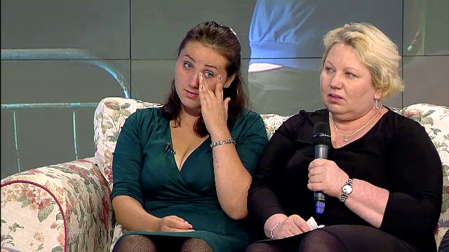 Tanara batuta de propriul tata cu lantul si-a revazut mama, dupa 7 ani. Explicatiile femeii care a abandonat-o