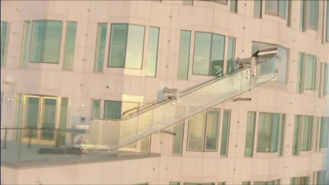 Toboganul aflat la 300 de metri inaltime. Cum arata si cat de rezistent este