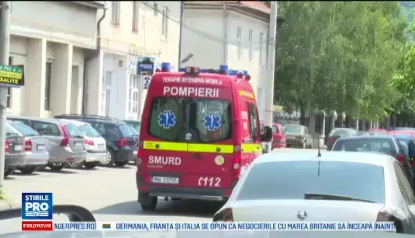 Un baietel de 3 ani a scapat cu rani minore, dupa ce a cazut de la etajul V. E constient. S-a nascut a doua oara