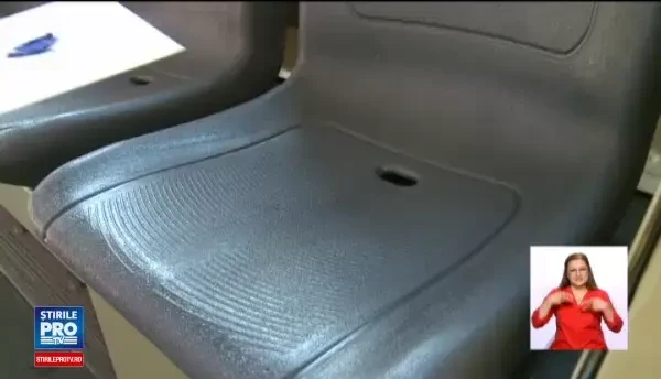 In loc sa le ceara bilet, controlorii le-au dat plicuri. Surpriza de care au avut parte sute de bucuresteni in tramvaie