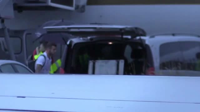 Jucatorii Angliei, huiduiti copios de fani la intoarcerea in tara. Suma uriasa castigata de Hodgson la nationala