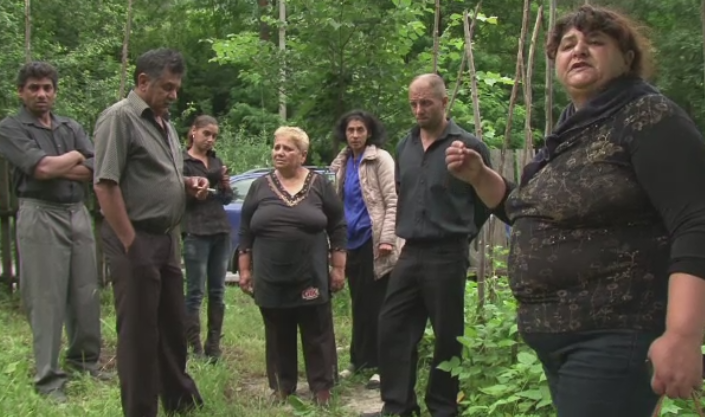 Femeie de 60 de ani, gasita moarta in curte de partenerul de viata. Cum se apara barbatul, considerat suspect principal