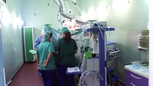 Un barbat de 60 de ani a primit inima unei femei aflate in moarte cerebrala. Pacientul astepta transplantul de 1 an