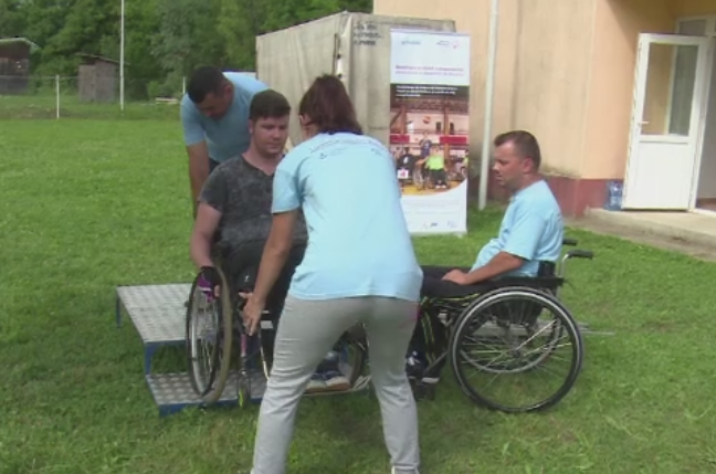 "Caravana mobilitatii", proiectul care ii ajuta pe tinerii cu dizabilitati sa traiasca o viata cat mai normala